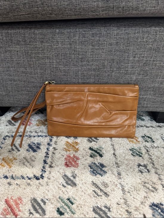 HOBO Handbags - HOBO International Leather Wristlet Clutch Brown Soft Slouchy Zip